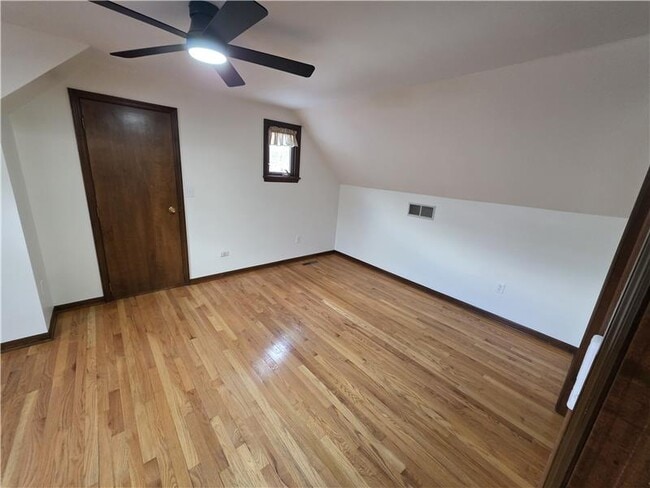 Building Photo - 28 E Jeffrey Pl