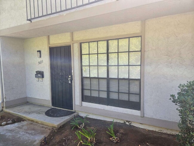 Building Photo - Spacious 3-bed, 2-bath condo is located in the heart of UTC, right on the UCSD bus line! It featu...