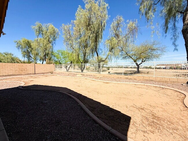 Building Photo - Beautiful Goodyear Home in Centerra – Spacious, Stylish & Move-In Ready!