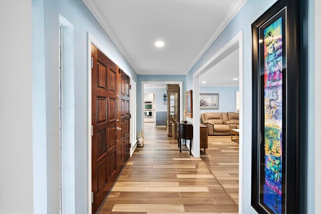 Building Photo - 2913 Beluche Dr