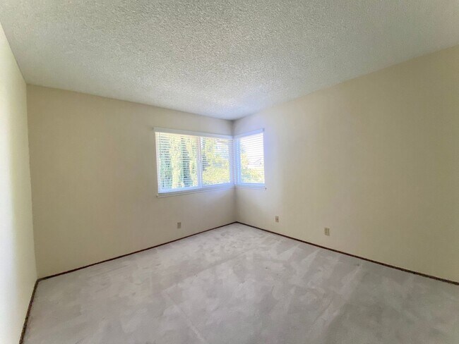 Building Photo - Spacious 4-bedroom home with Bonus Loft located in Union City! – Beautiful Backyard!