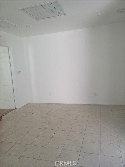 Building Photo - 240 Linden Ave