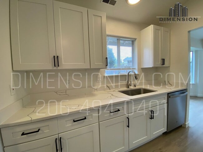 Building Photo - Charming 3-Bed, 2-Bath Home in Prime Feder...