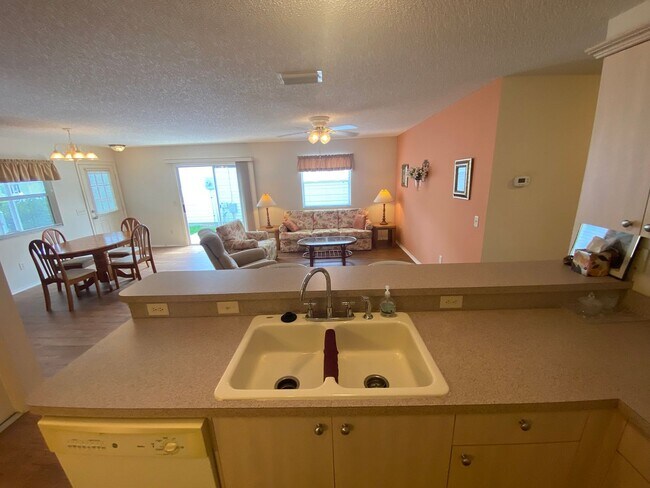 Building Photo - Beautiful 2 + 2 Villa, Mostly Furnished AN...