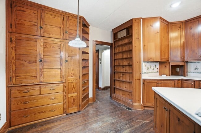 Building Photo - Private House on iuka ave Ravine – Central Campus – Newly Renovated - Flexible Pricing