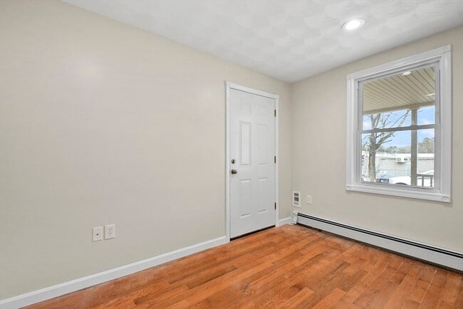 Building Photo - 515 Winthrop St