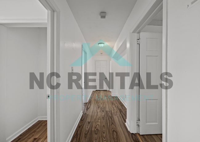 Building Photo - 721 Davis St