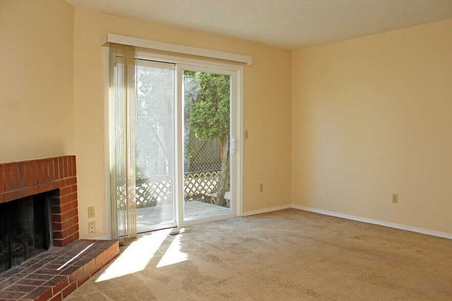 Building Photo - 3805-3805 SE Cesar Estrada Chavez Blvd