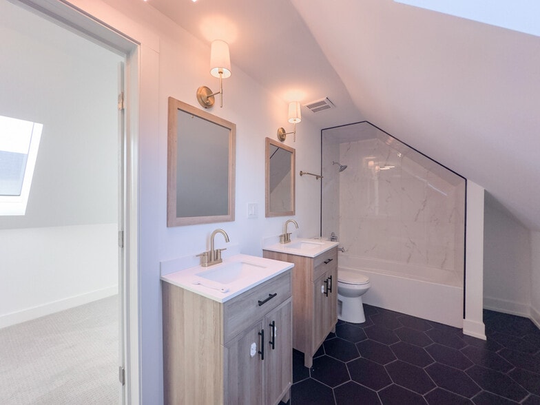 Building Photo - 2129 N Bingham St