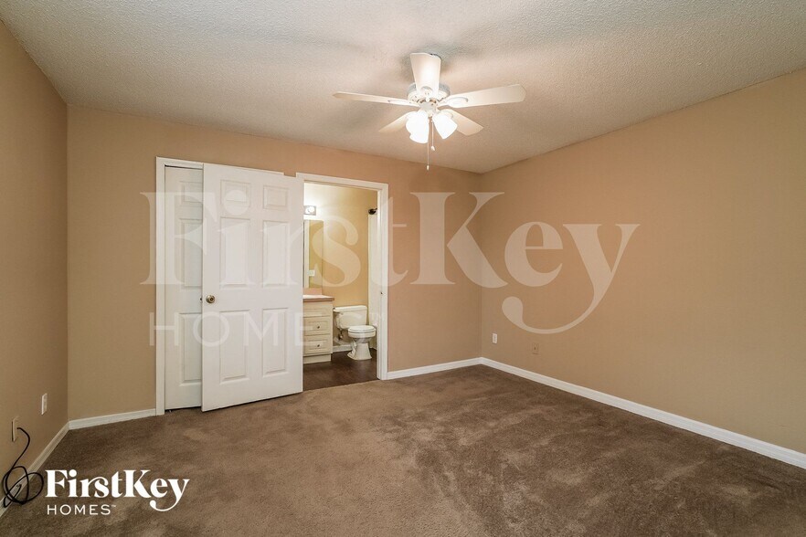 Building Photo - 490 Clay St