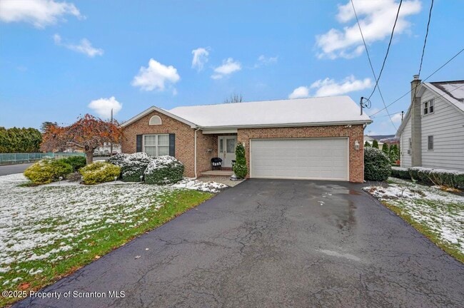 Building Photo - 11 Gilroy St