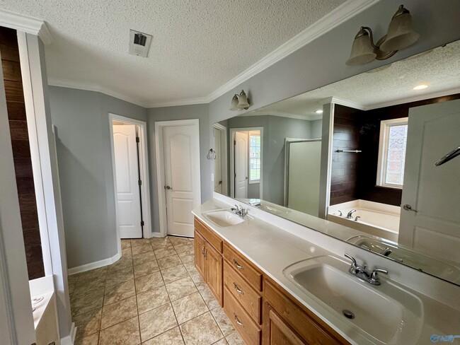Building Photo - 14606 Eva Cir