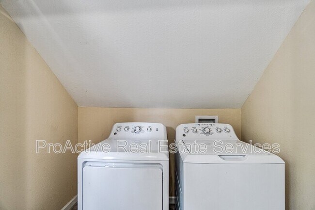 Building Photo - 6040 Airway Ln