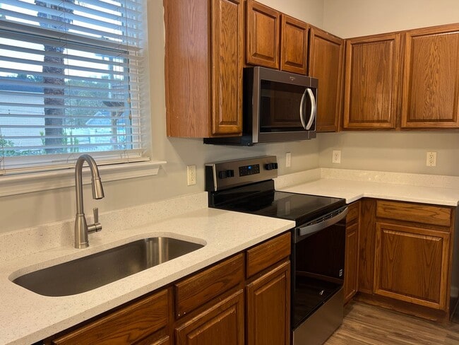 Building Photo - Lovely Bluffton Park House