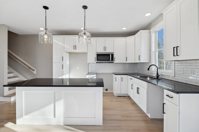 Building Photo - 2111 Chadwell Retreat Dr