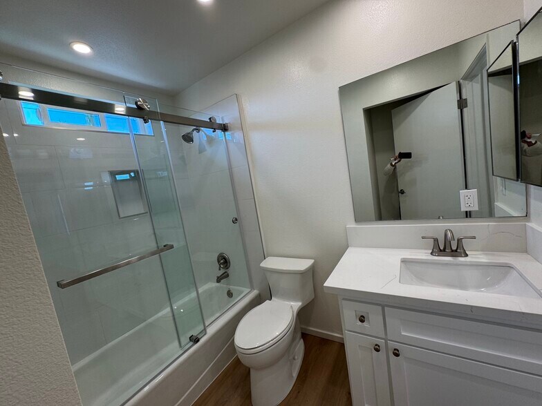 Building Photo - 517 Geneva St