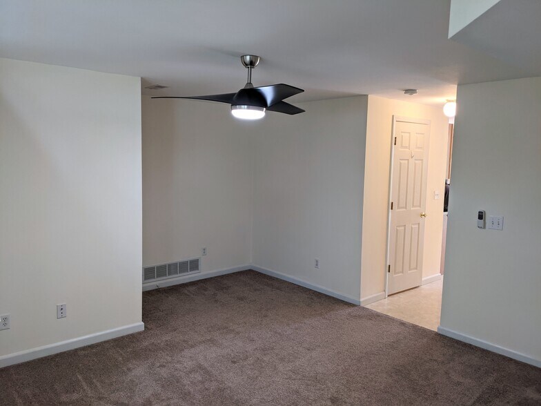 Building Photo - 1031 Arlington Ct