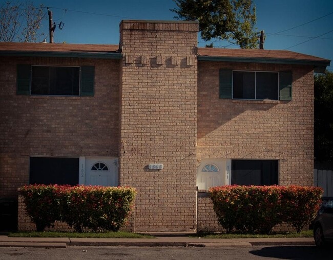 Building Photo - 1745 Wooten Park Dr