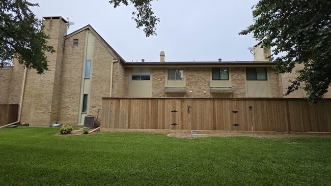 Building Photo - 2606 Custer Pkwy