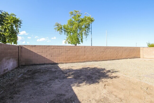 Building Photo - 17356 W Navajo St