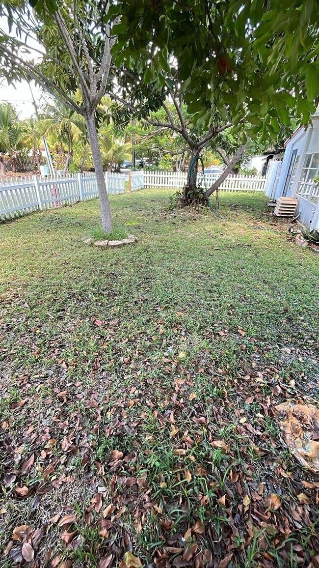 Building Photo - 413 NE 8th St