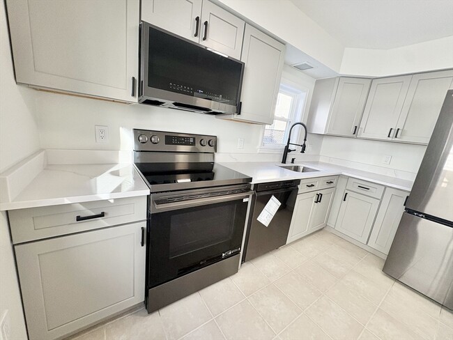 Primary Photo - 33 Home St