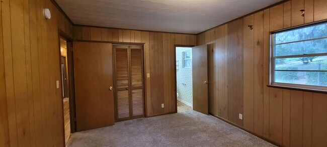 Building Photo - 141 SE 59th St