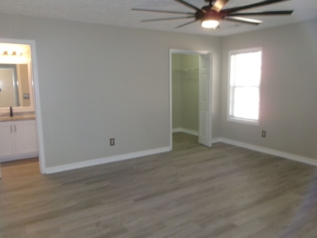 Building Photo - Newly renovated home in located in Carolin...