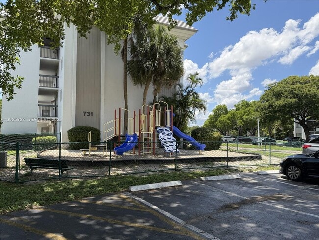 Building Photo - 731 N Pine Island Rd
