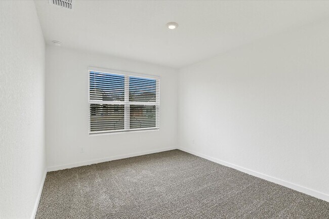 Building Photo - Luxurious 4 BR / 2 BA with THREE-CAR GARAGE - 2314 SF - Harmony Hills, Fredericksburg!