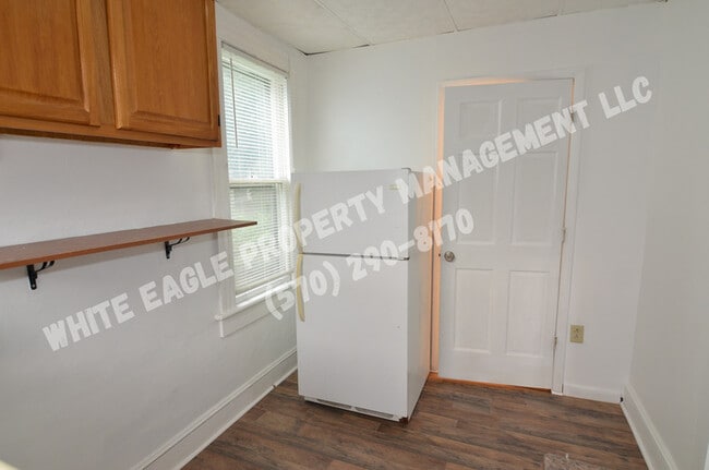 Building Photo - 208 Olyphant Ct