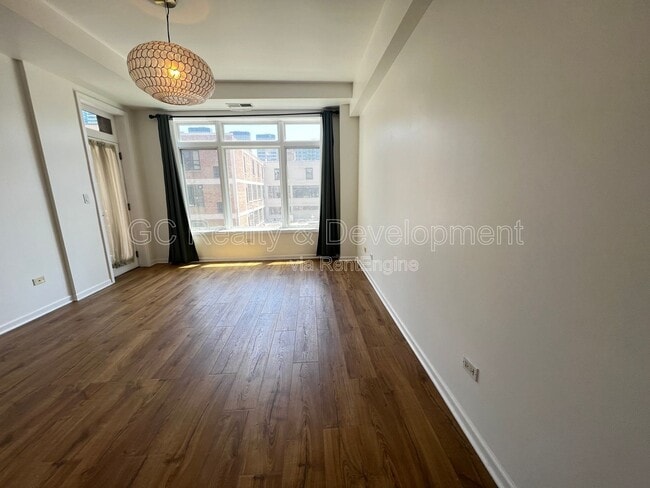 Building Photo - 657 W Fulton St