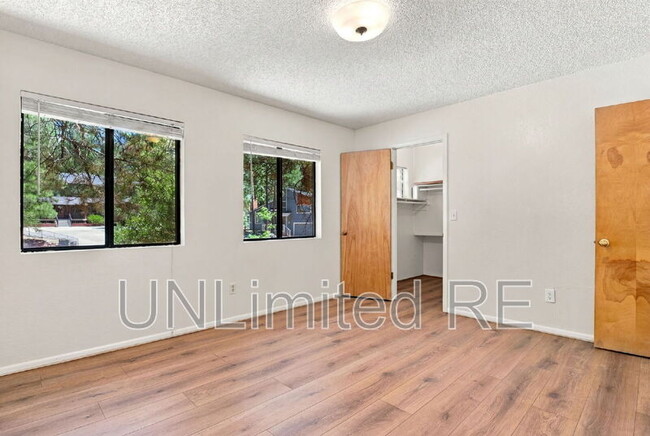 Building Photo - 1410 Inverrary Way