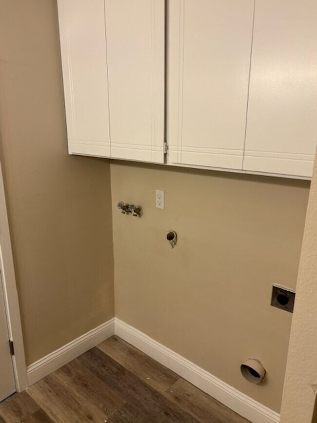 Building Photo - 62970 Florence Dr