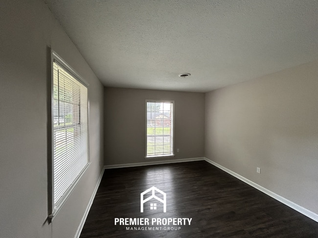 Building Photo - Charming 3BR/2BA Horn Lake Home | Hardwood Floors, 2-Car Garage & Fenced Yard