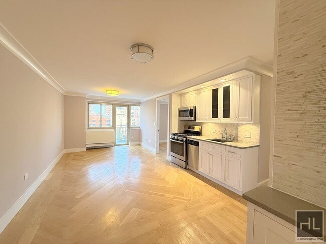 Building Photo - 70 W 93rd St
