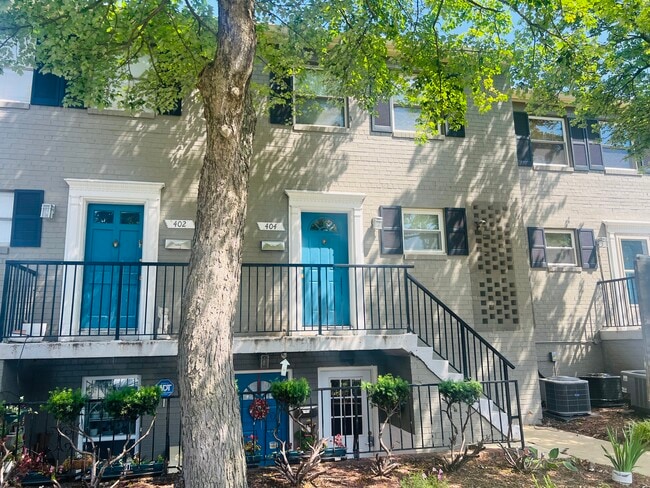 Primary Photo - 404 N Armistead St