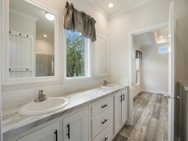 Building Photo - 425 Union St