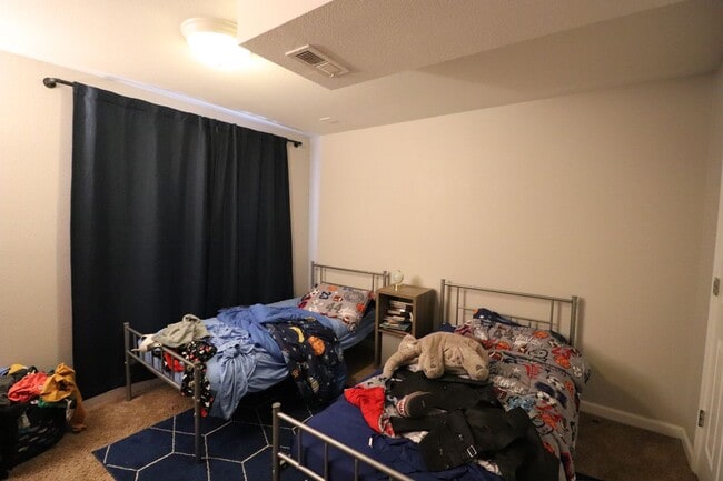 Building Photo - Spacious Town House for Rent
