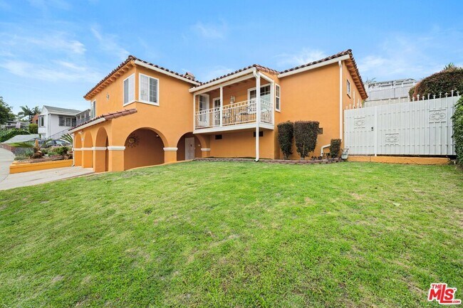 Building Photo - 3715 Homeland Dr