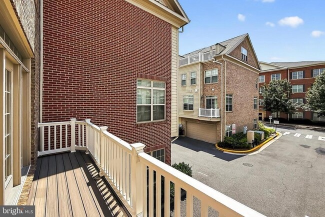 Building Photo - 322 N George Mason Dr
