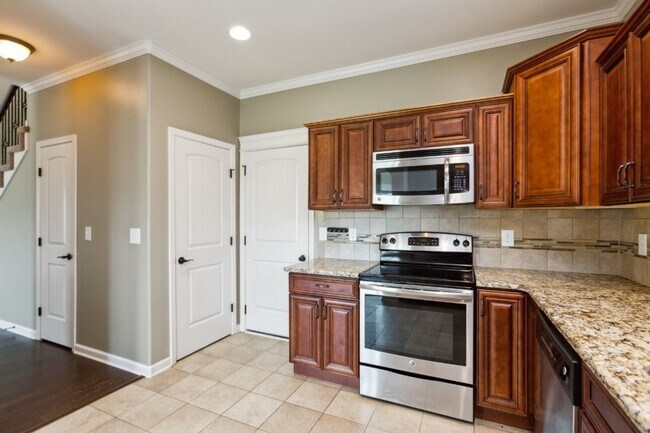 Building Photo - 1275 Golden Eagle Way