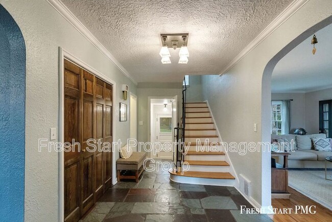 Building Photo - 28 Woodmer Ln