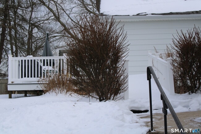 Building Photo - 14 Knollwood Dr