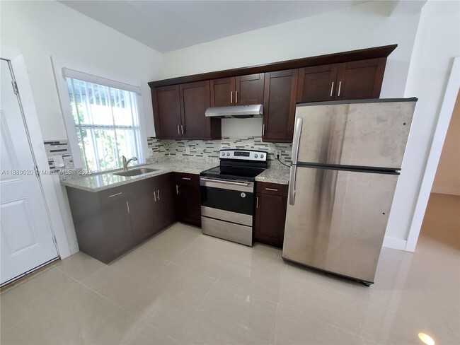 Primary Photo - 701 Columbus Pkwy