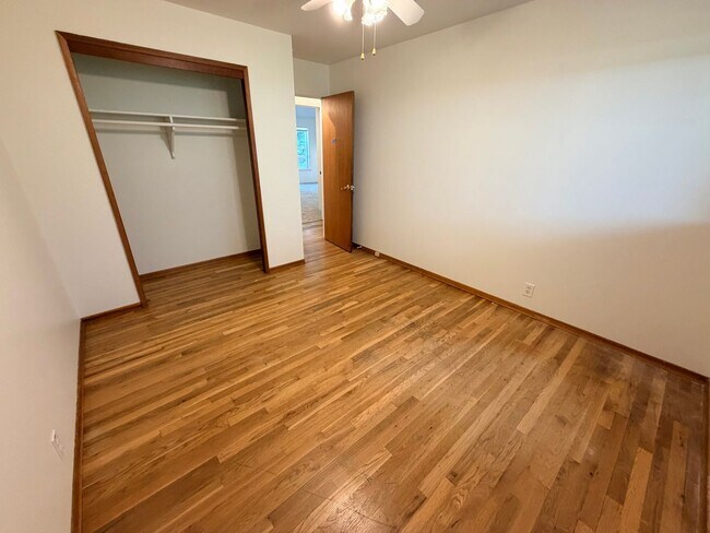 Building Photo - 9938 SW Terwilliger Blvd