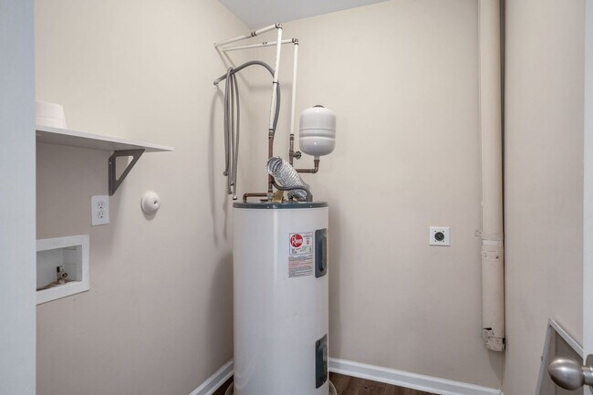 Building Photo - 5110 Neuse Commons Ln