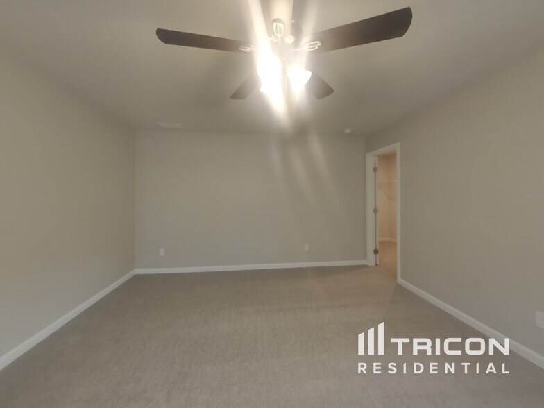 Building Photo - 8920 Celtic Dr