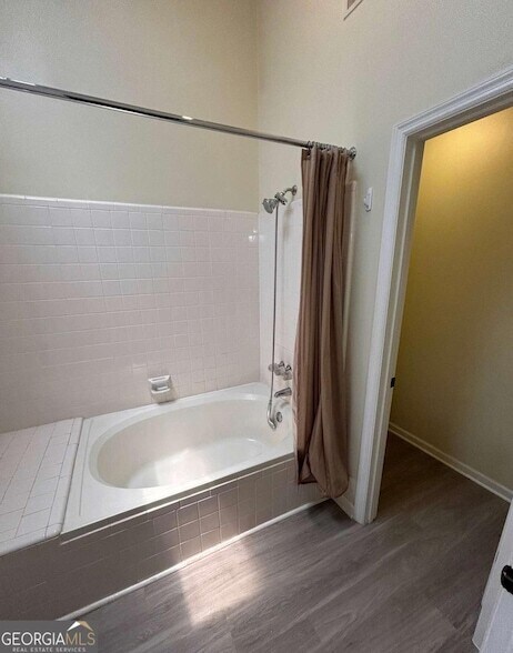 Building Photo - 1089 Ashbury Dr