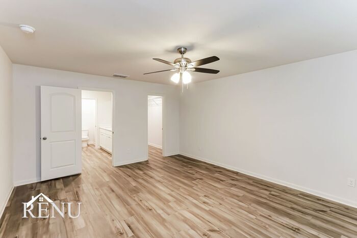 Building Photo - 2013 Hialeah Dr